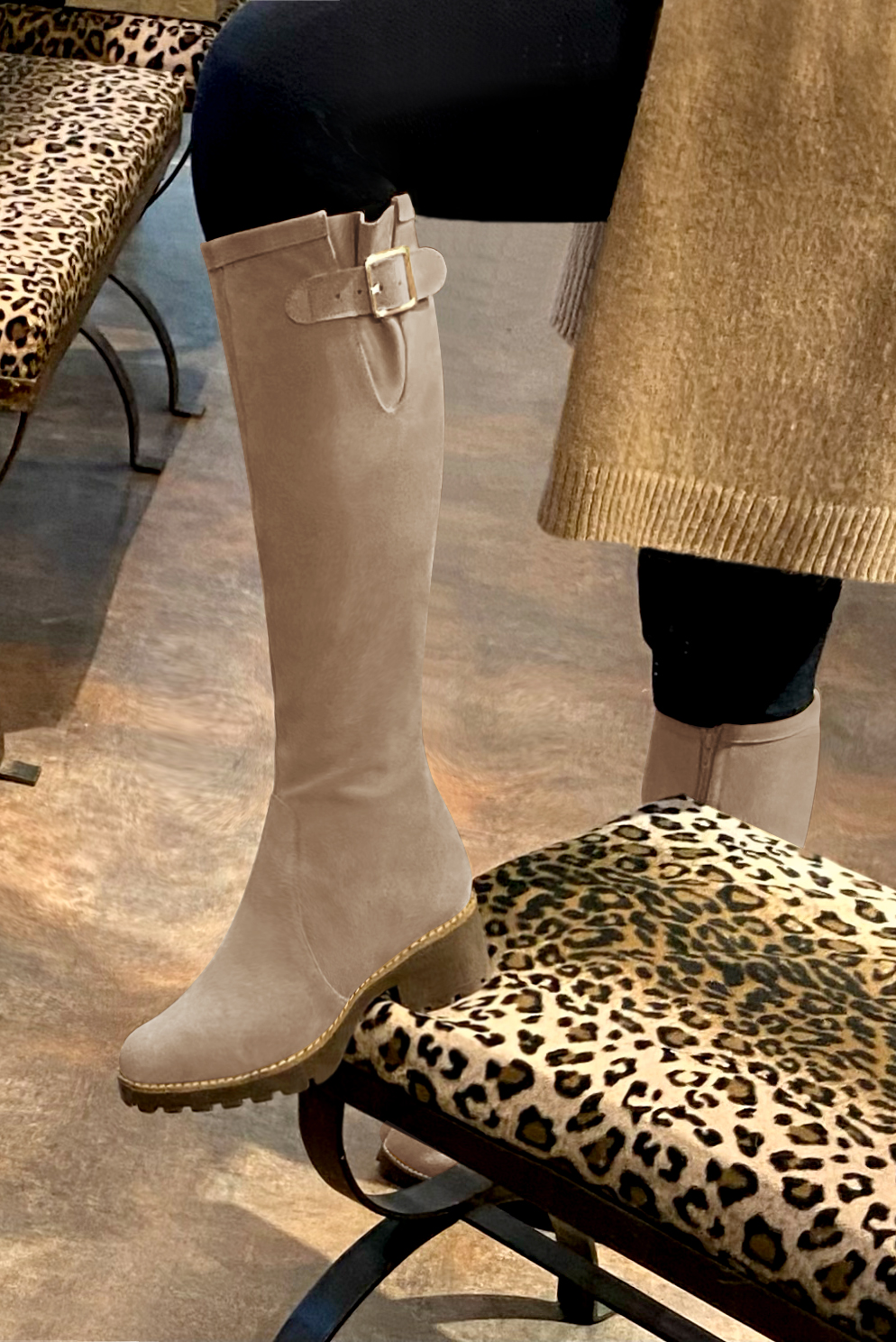 Bottes femme avec des boucles sur mesures beige sahara Mollets fins ou larges Personnalisation. Modele Watson Rangers